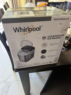 Whirlpool 26 lb Countertop Ice Maker