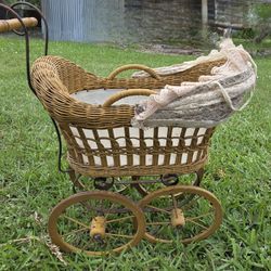 Vintage 1950's Antique Wicker Metal Victorian Style Baby Doll Carriage Stroller