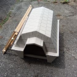 Small Dog House +Gate 25.00
