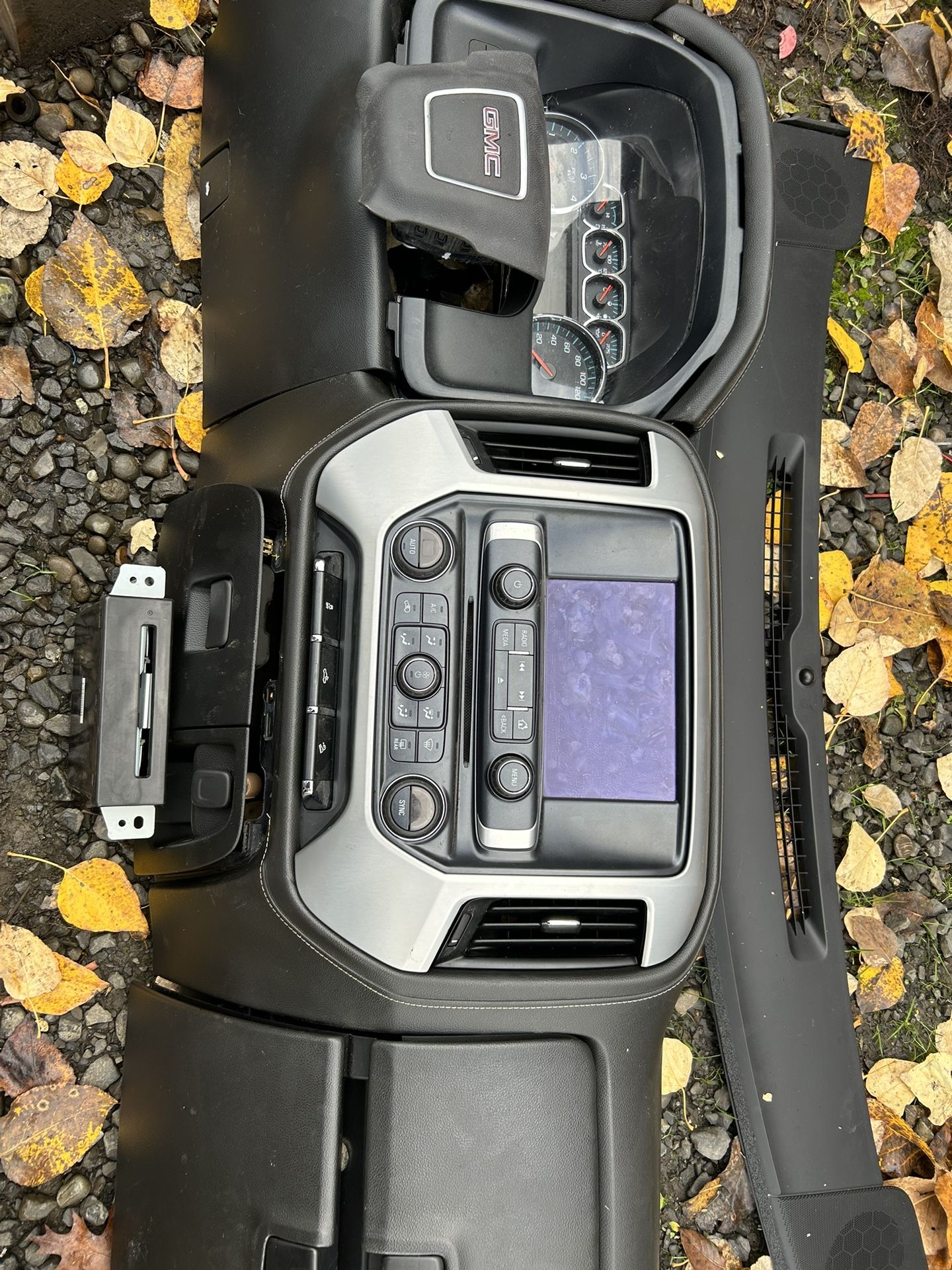 2014-2018 GMC Sierra Dash Complete