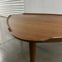 Aakjaer Guitar pick table 