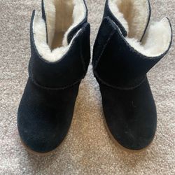 UGGs Toddler Size 7 Perfect Condition 