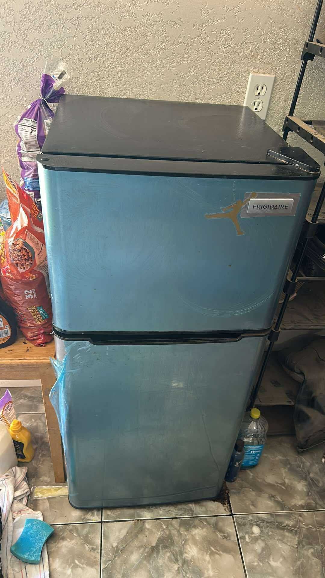 4.5 cubic foot mini fridge with freezer