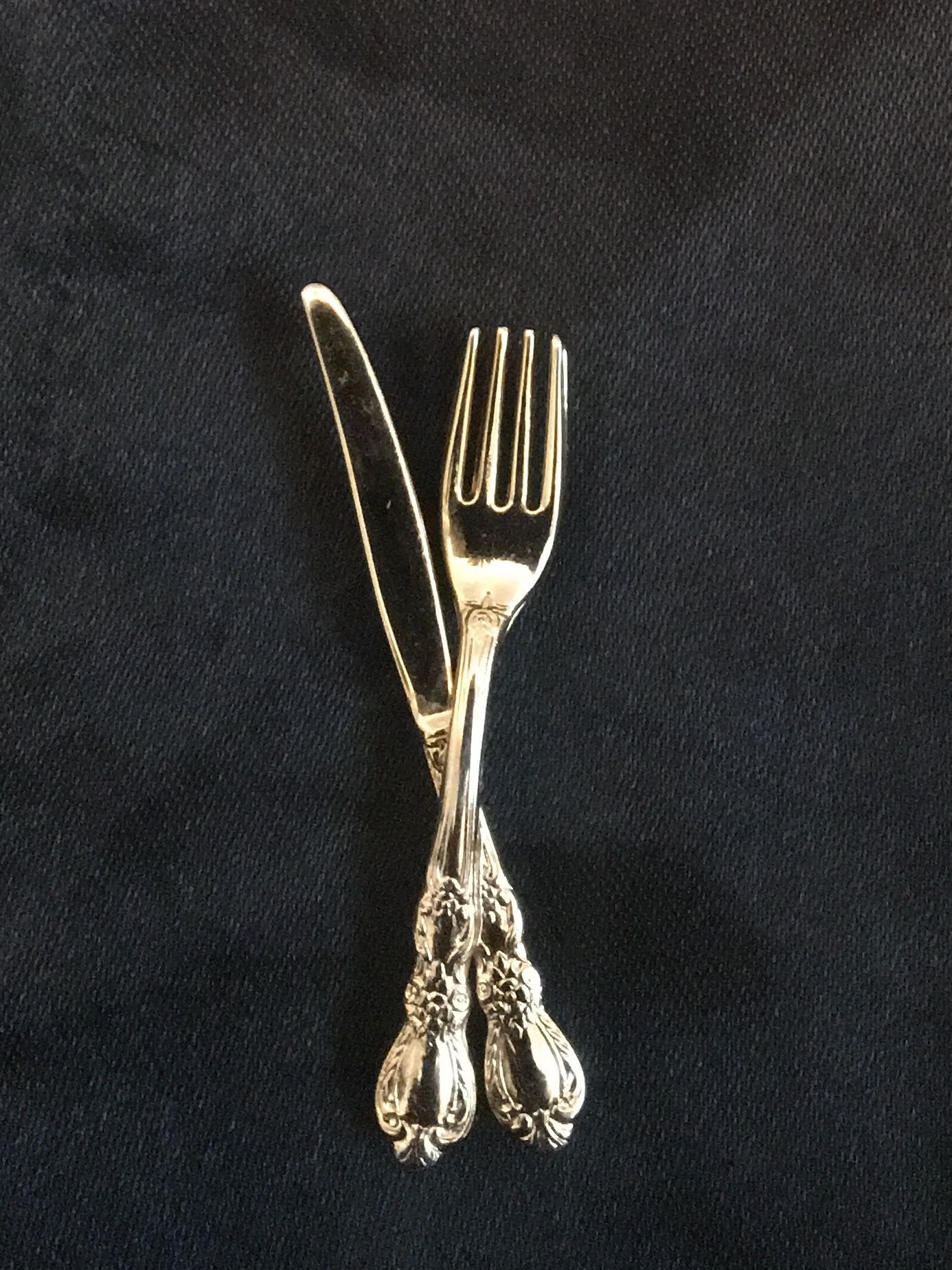 Vintage Estate Gold Tone Fork & Knife Silverware Tie Tack