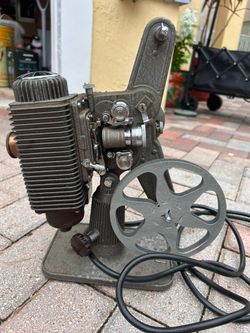 Vintage DeVry 16mm Film Projector. Proyector Antiguo DeVry de 16mm
