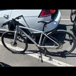 Giant Hybrid Escape 2 Bike 