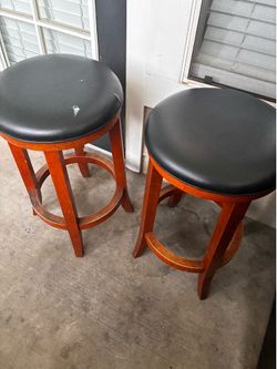 2 Bar Stools