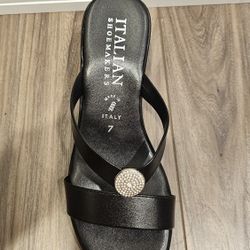 Italian Shoemaker Black 7 Inch Easylow Rise Heel 
