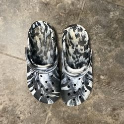 Size 7 Crocs Marble Black 