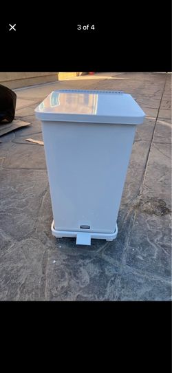 New Rubbermaid defenders heavy duty st12 asking $125 thanks commercial size 2 ft top x 1 ft x 1 ft