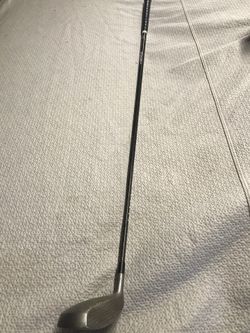 Men’s right handed regular flex Adams golf tight lies strong 3 fairway hybrid.