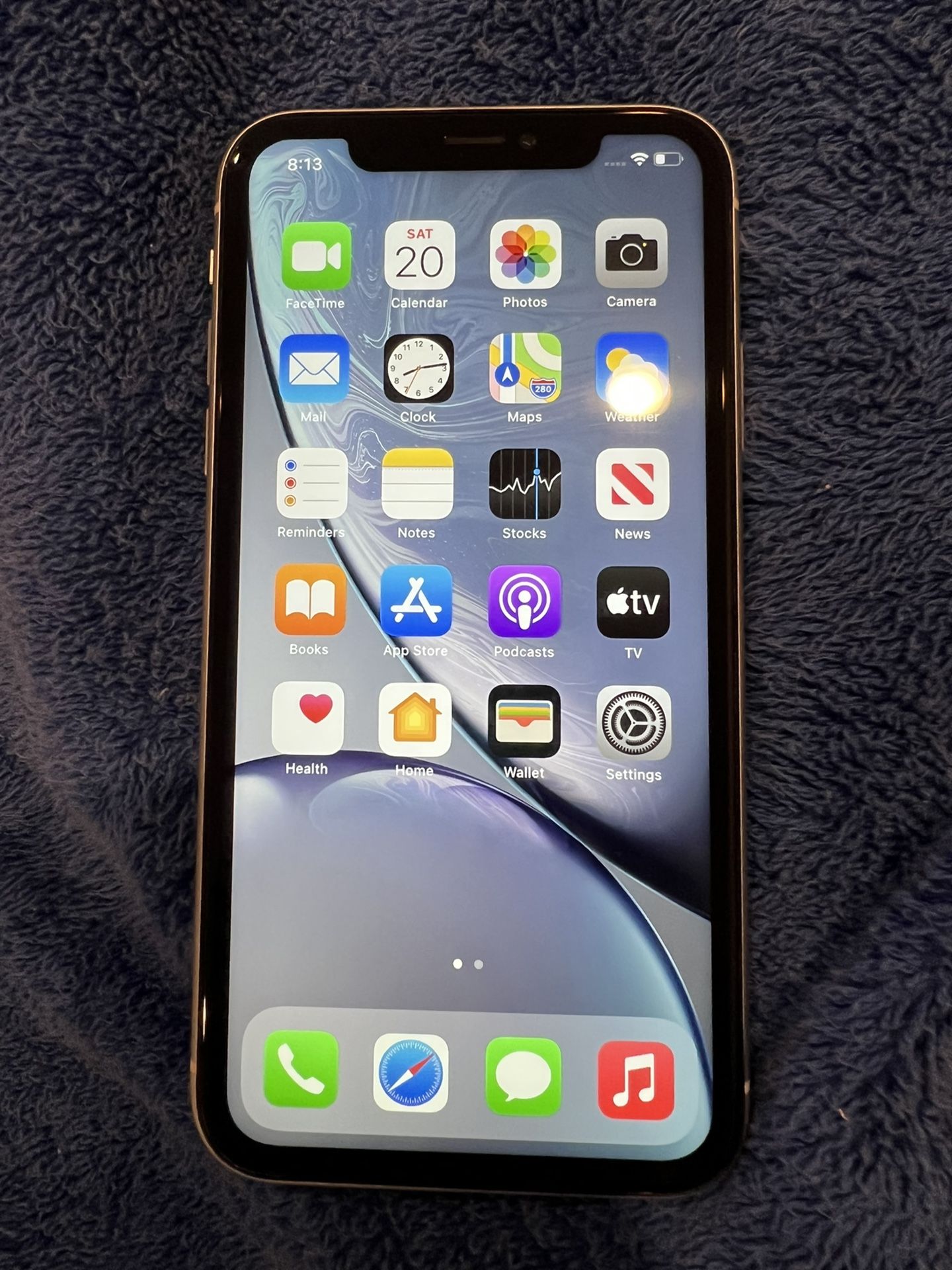 iphone xr 64gb no scratches screen a little bit loose unlock