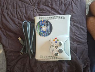 XBox 360 Console with 1 Remote