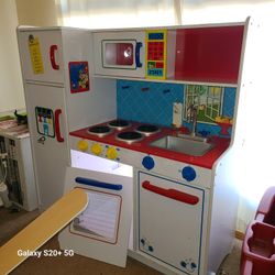 Wooden Kids Play Kitchen 