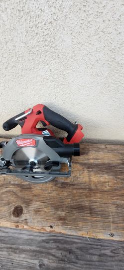 Milwaukee Skillsaw 6 1/2 m18 fuel tool only