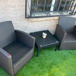 Outdoors Furniture Set 3 Pieces Brand New 2 Chair 1 Tabel