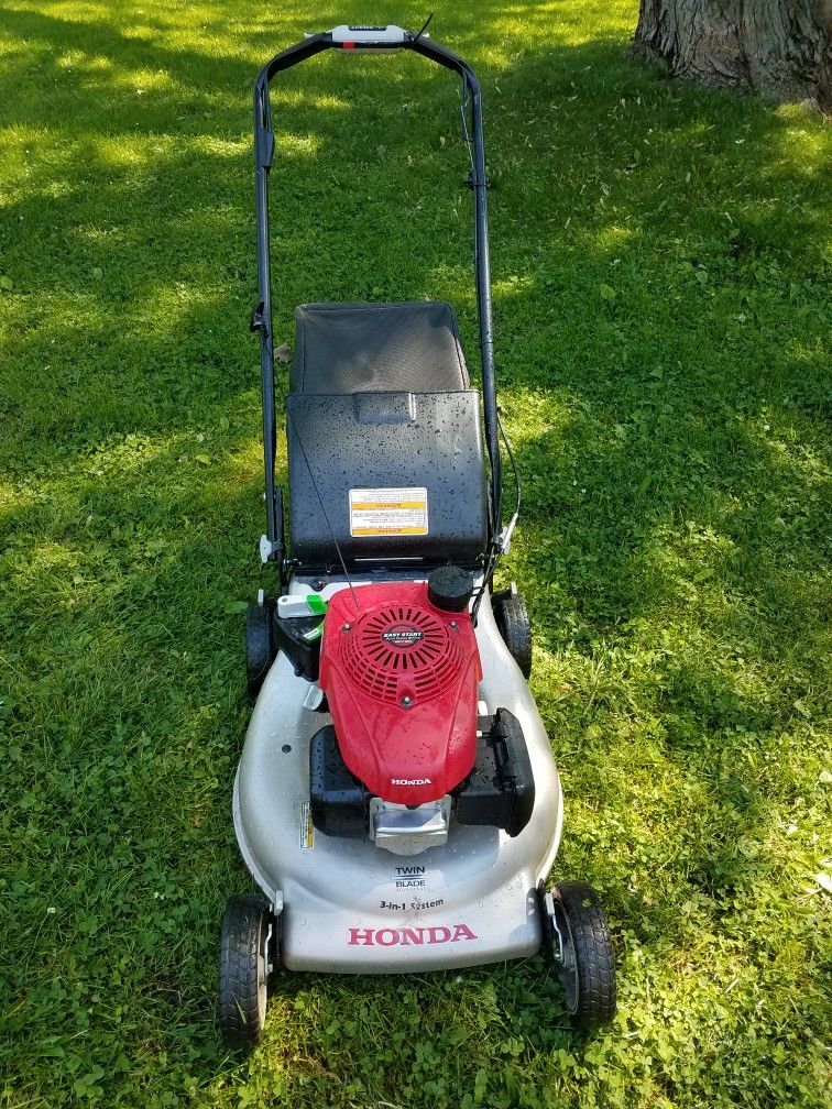 21 Inch Honda Mower 3- In- 1 System Twin Blade Advatvantage With Bagger