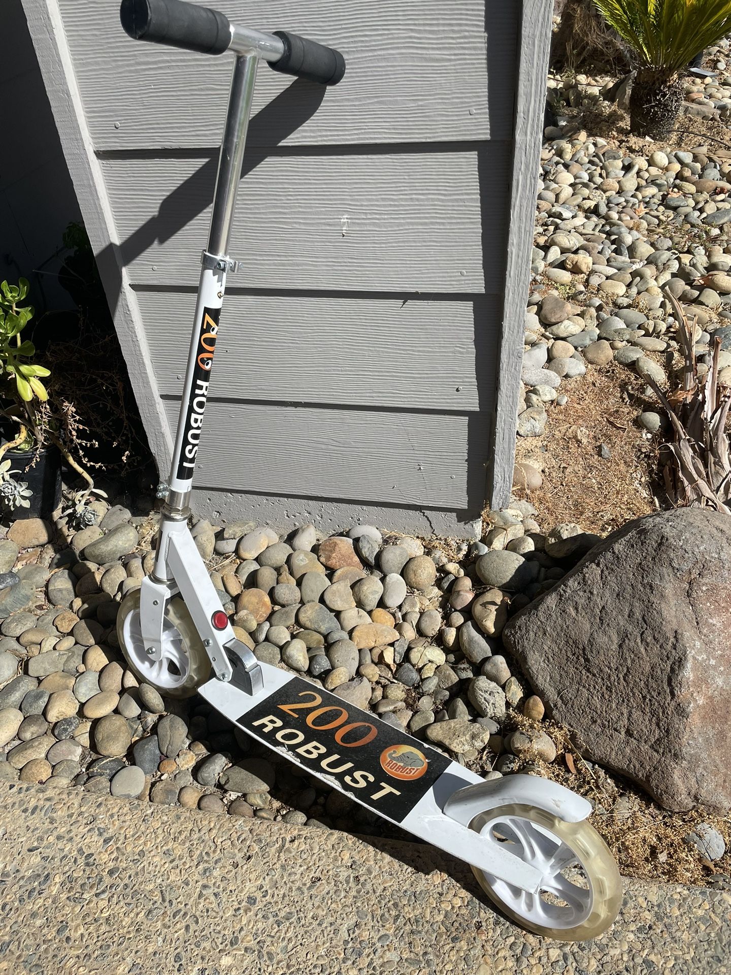 Robust 200 Scooter