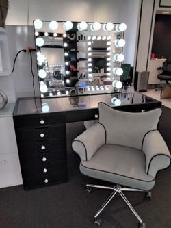 Glam Hollywood Bluetooth Makeup Vanity 