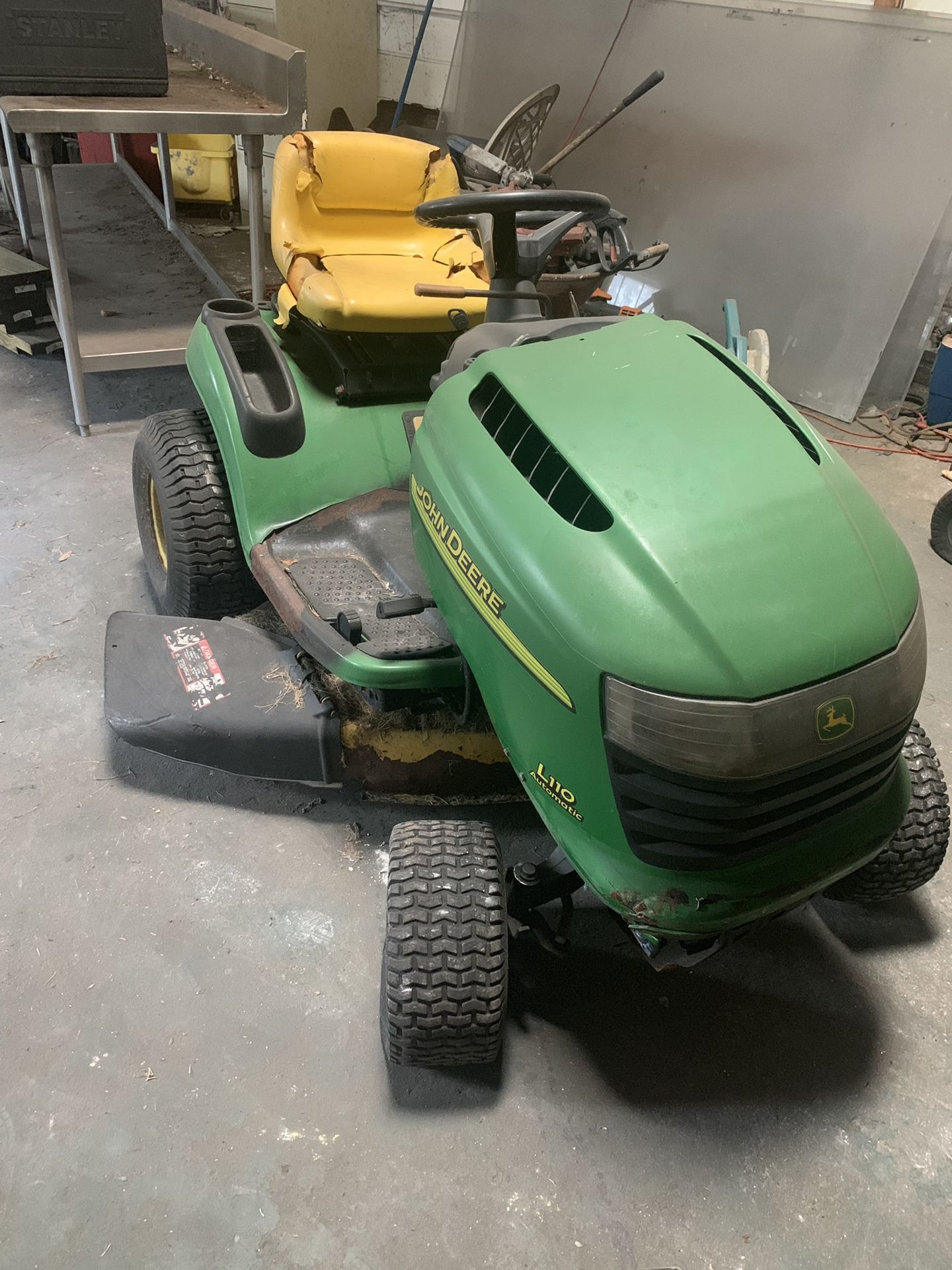 John Deere L110 Attachments 83 - xaxbj93