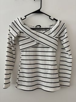 Striped Off-Shoulder Top - size xs - new, never used 