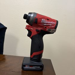 Milwaukee M12 Impact