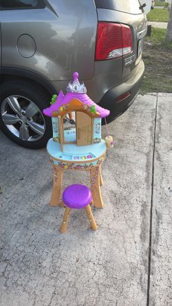 Girl princess Rapunzel toy vanity