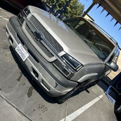 2005 Chevy Avalanche 