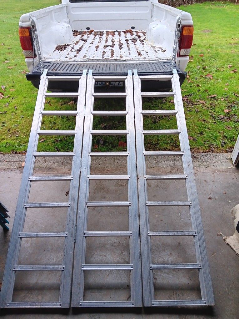 HAUL-MASTER 1500 lb Tri-Fold Aluminum Loading Ramp