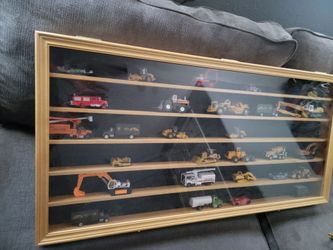 Caterpillar collectible ho escale with display case