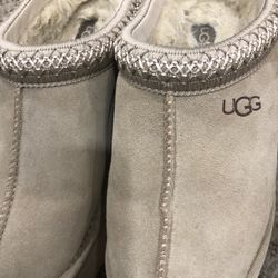 UGG Tazz Platform Slippers Sand Size 8
