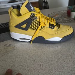 JORDAN 4 RETRO size 13