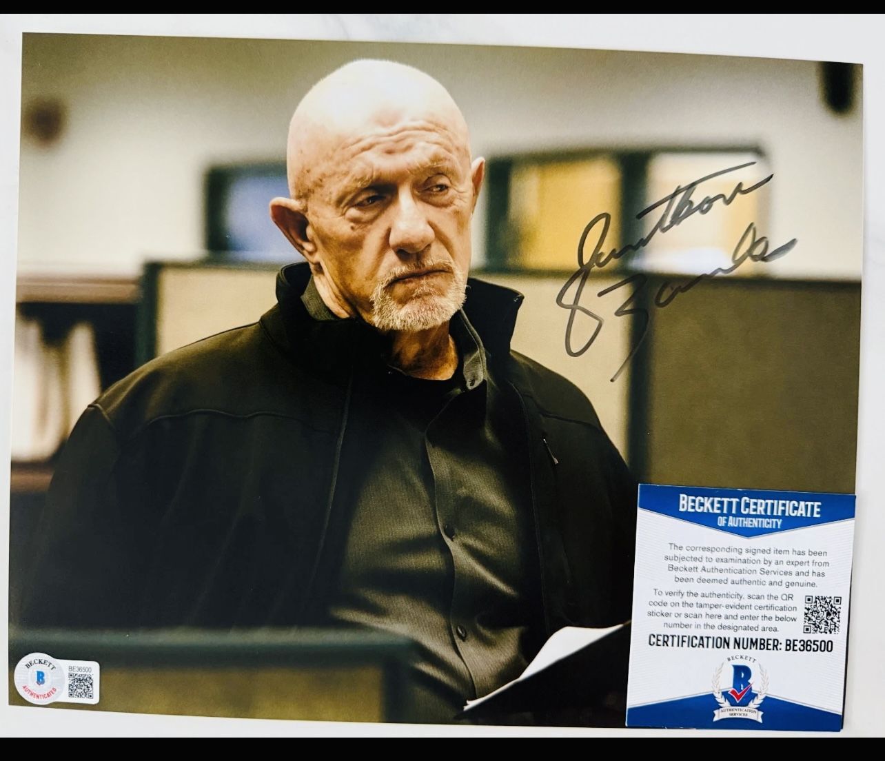 BAS COA JONATHAN BANKS SIGNED 8x10 “BREAKING BAD” PHOTO