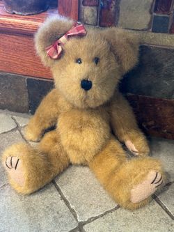 Boyds Collection teddy bear from The Boyds Collection Ltd., Gettysburg, Pennsylvania.