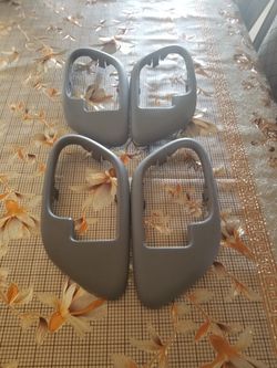 1995-1997 chevy truck or suburban door handle bezal