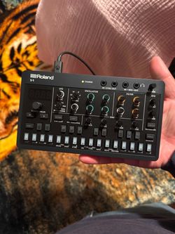 Roland S-1 Synth