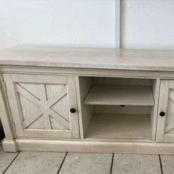 TV STAND/ ENTERTAINMENT 
