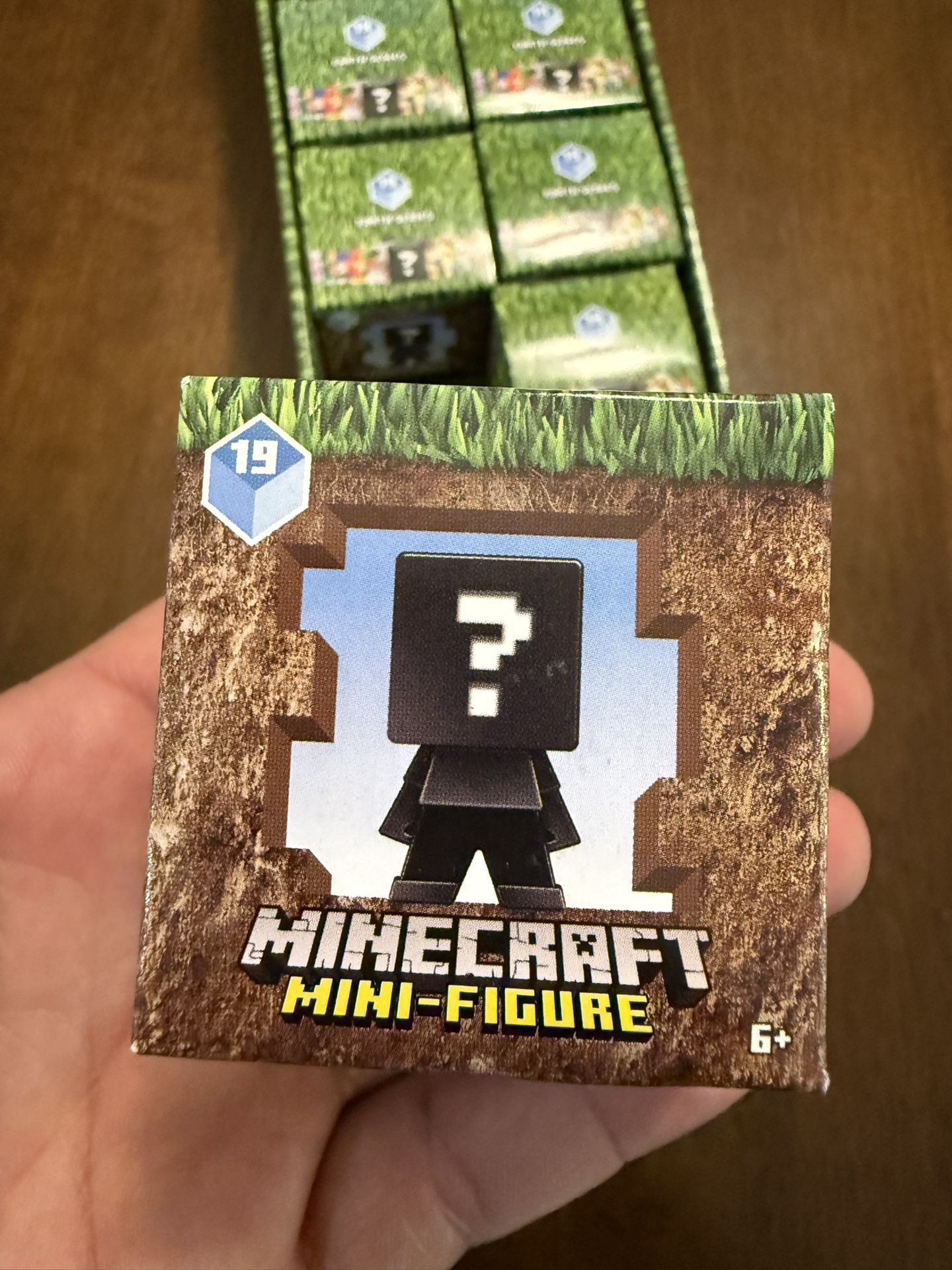 (RARE) Minecraft Earth Series Mini figure Full Case (New and sealed)