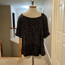 Lularoe Size 2XL Nearly New Top - no flaws or defects noted. Elastic at sleeves and neckline. 