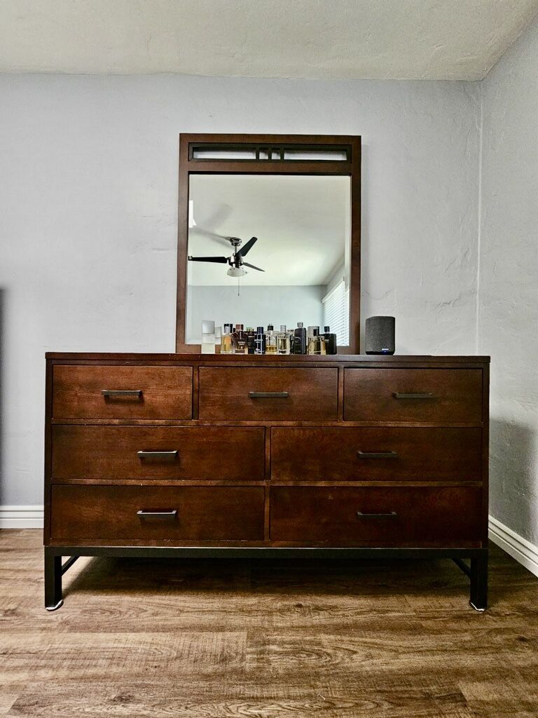 Vanity Dresser With Mirror/Tall Dresser 