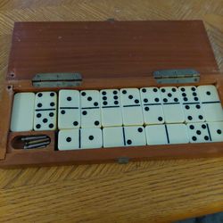 Dominoes Set