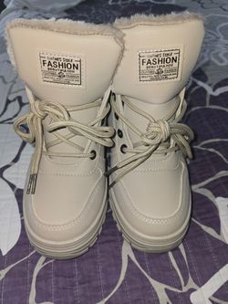 Cream Faux Fur Lined Lace-Up Snow Boots