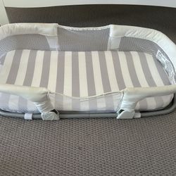 By Your Side Sleeper Bassinet 