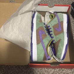 Brand New Nike Dunk Veneer size 11