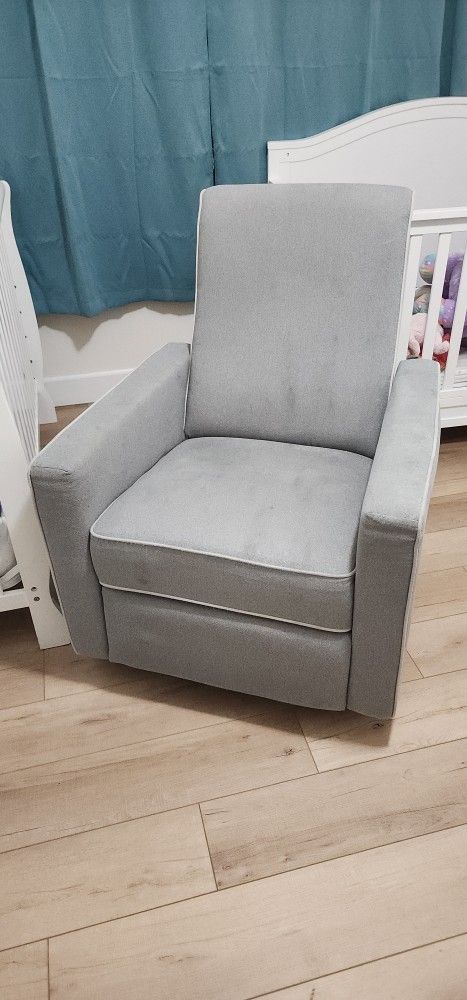 Reclinable Rocking Chair