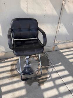 Barber/salon chair
