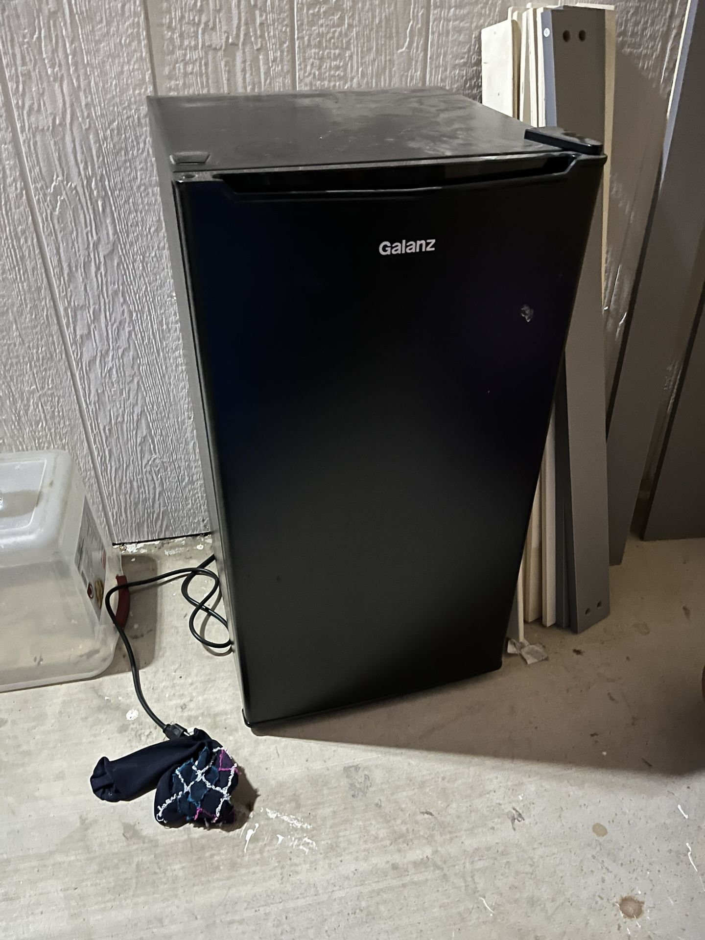 Galanz Mini Fridge