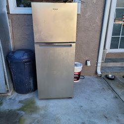 Refrigerator 