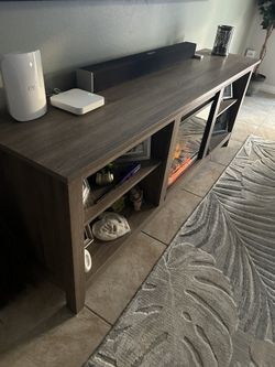 TV Consolé And fireplace