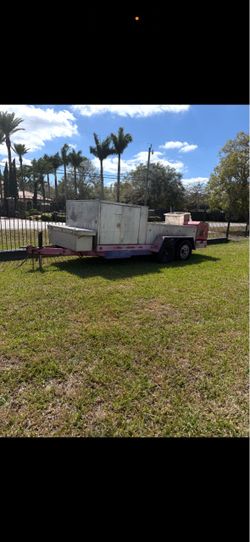 Concrete Trailer with concrete machine
